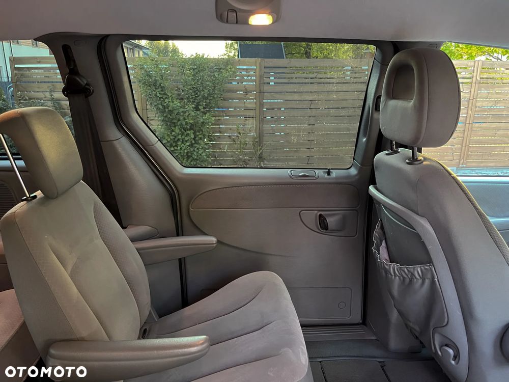 Chrysler Grand Voyager 2.8 CRD SE S&G - 26