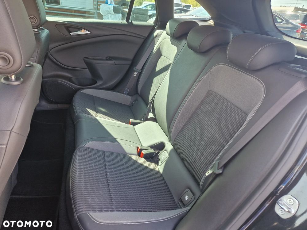Opel Astra 1.2 T Ultimate S&S - 27