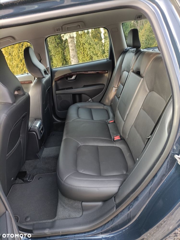 Volvo V70 D2 Black Edition - 8