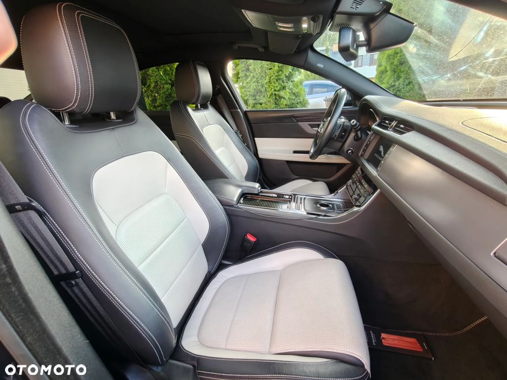Jaguar XF 2.0 i4D R-Sport - 18