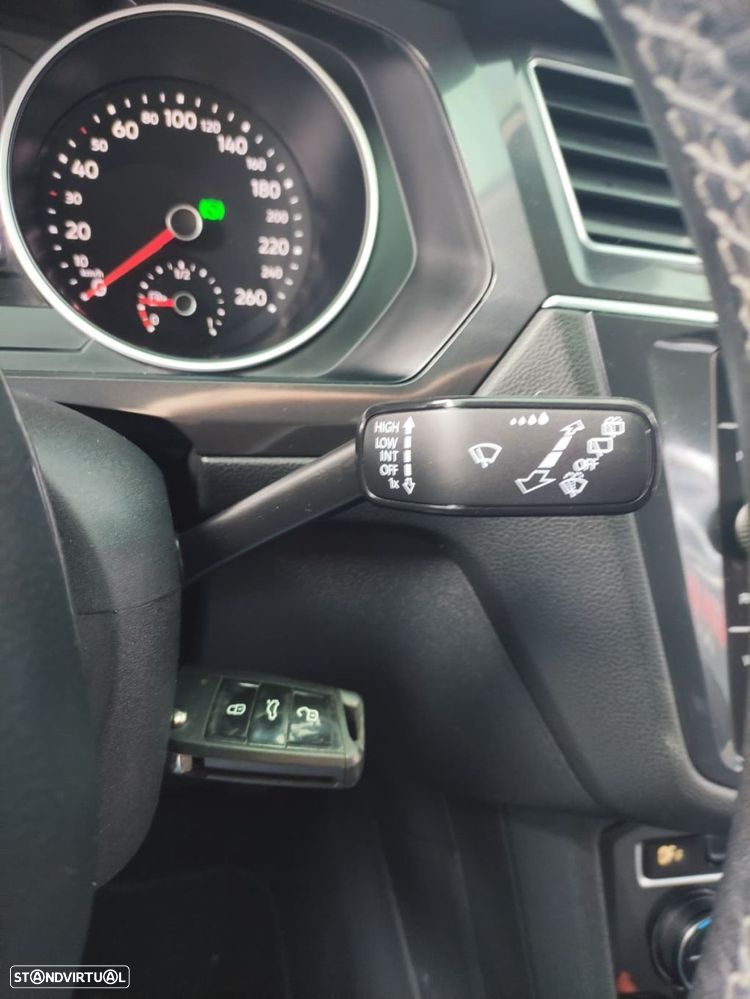 VW Tiguan Allspace 2.0 TDI Confortline DSG - 24