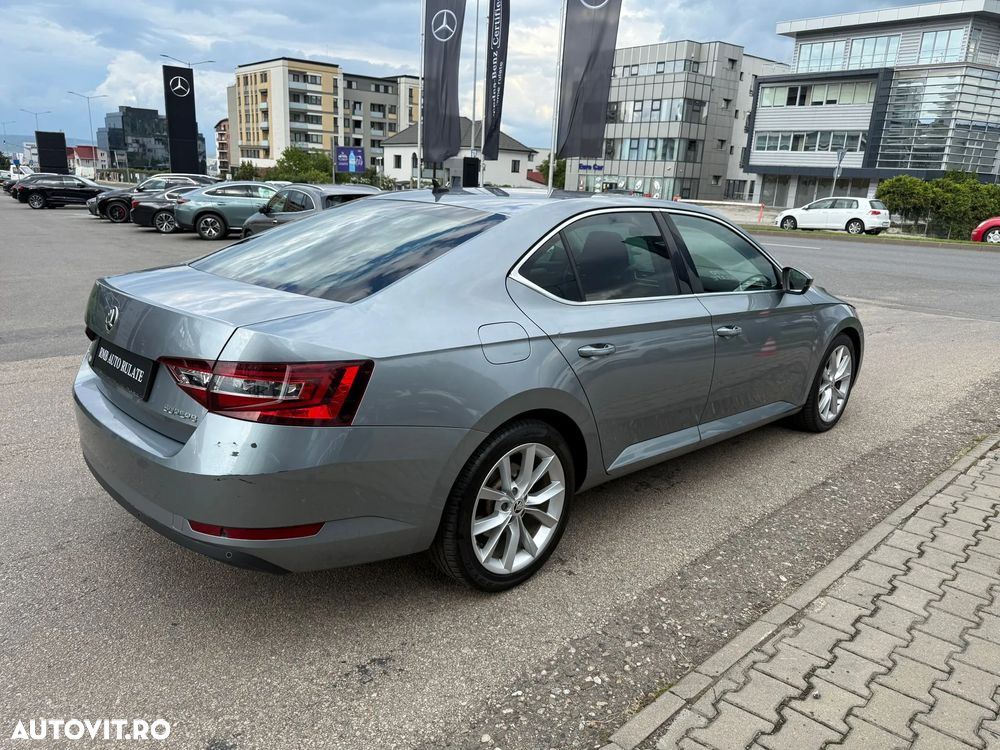 Skoda Superb 2.0 TDI DSG Ambition - 30