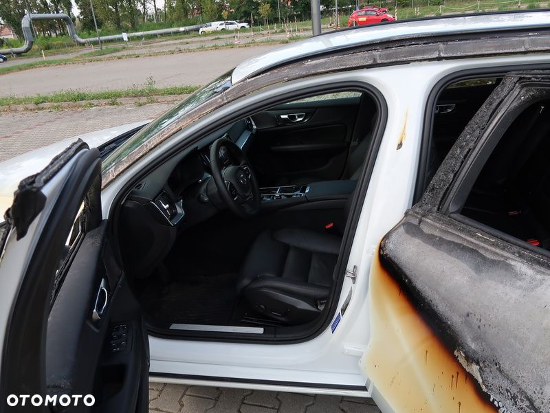 Volvo V60 T6 AWD Plug-In Hybrid Plus Dark - 34