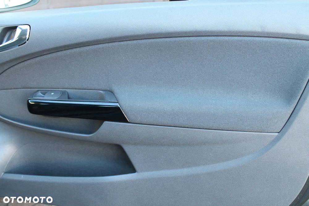 Opel Corsa 1.4 16V Active - 32