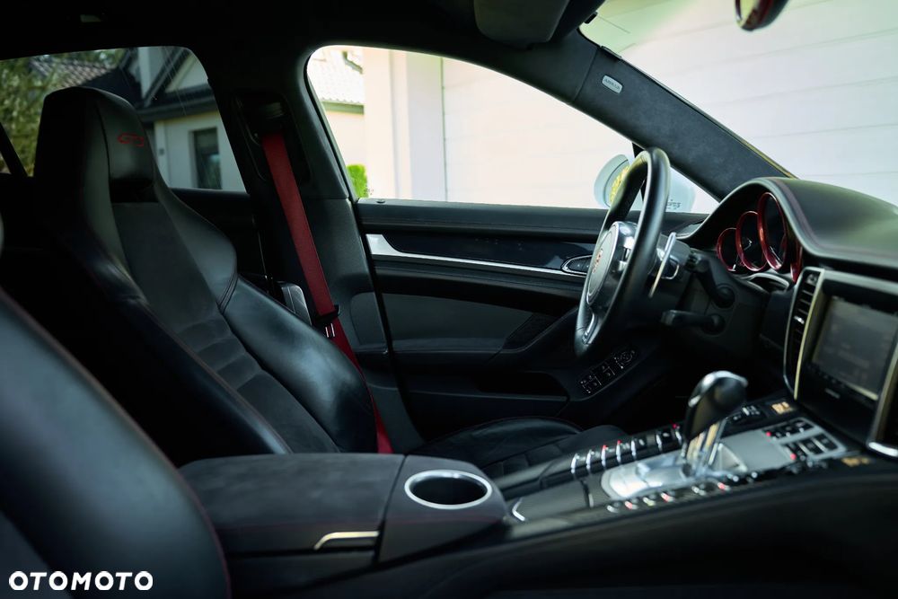 Porsche Panamera GTS - 37