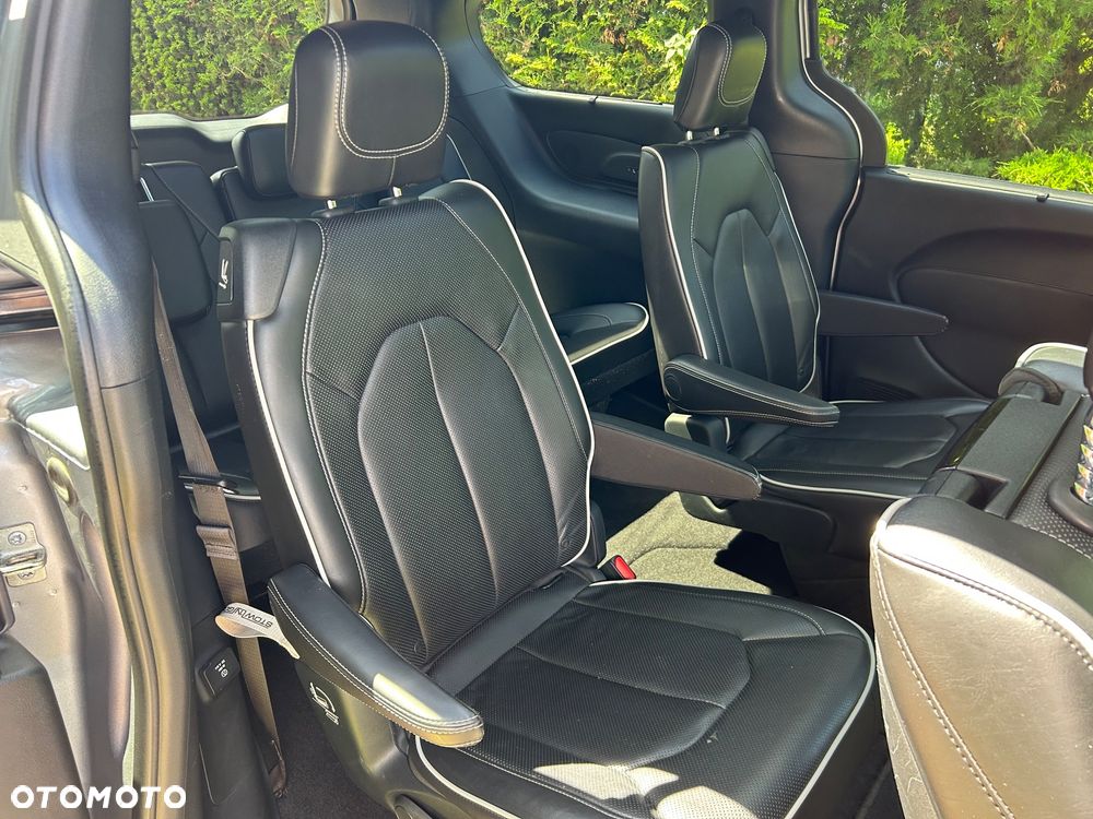 Chrysler Pacifica - 15