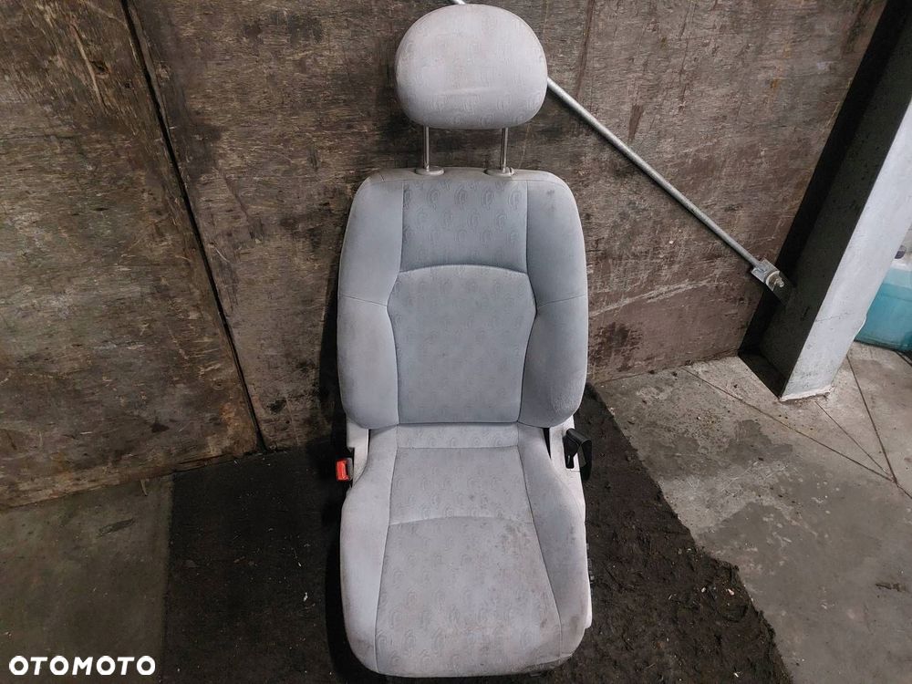 FOTEL LEWY PRZÓD MERCEDES-BENZ W203 - 1