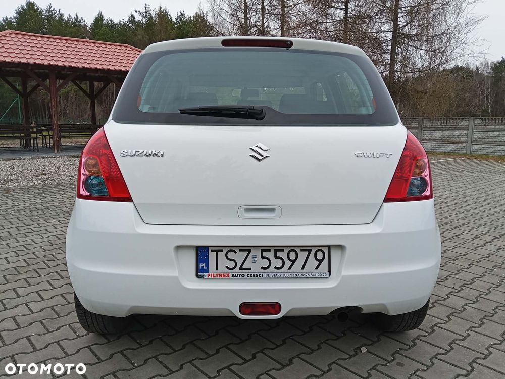 Suzuki Swift 1.3 Black and White - 11