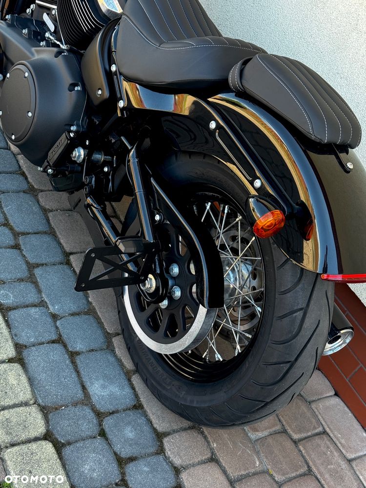 Harley-Davidson Softail Street Bob - 23