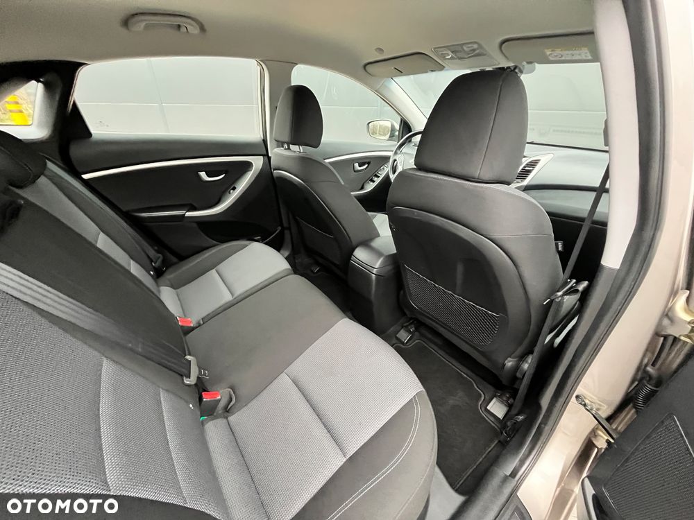 Hyundai i30 blue 1.6 CRDi YES Gold - 14