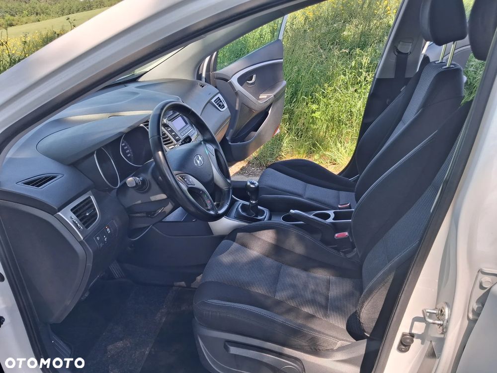 Hyundai i30 blue 1.6 CRDi Classic - 13