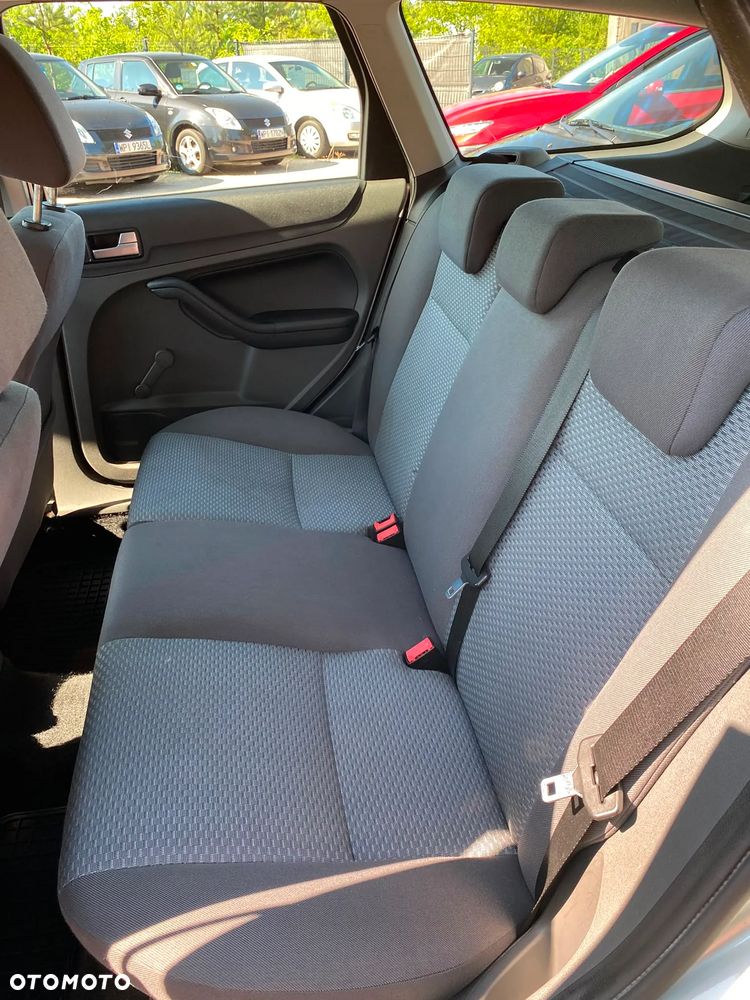 Ford Focus 1.6 16V Fun X - 12