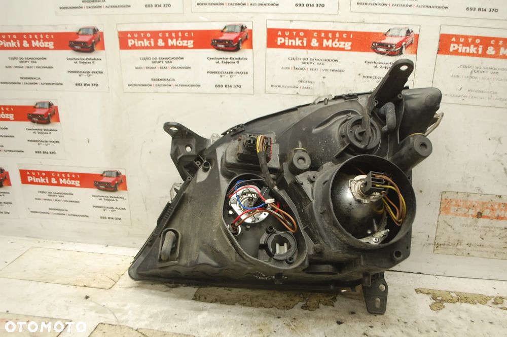 LAMPA PRAWY PRZÓD PRZEDNIA PRAWA SOCZEWKA CZARNA OPEL VECTRA C SIGNUM EUROPA - 2