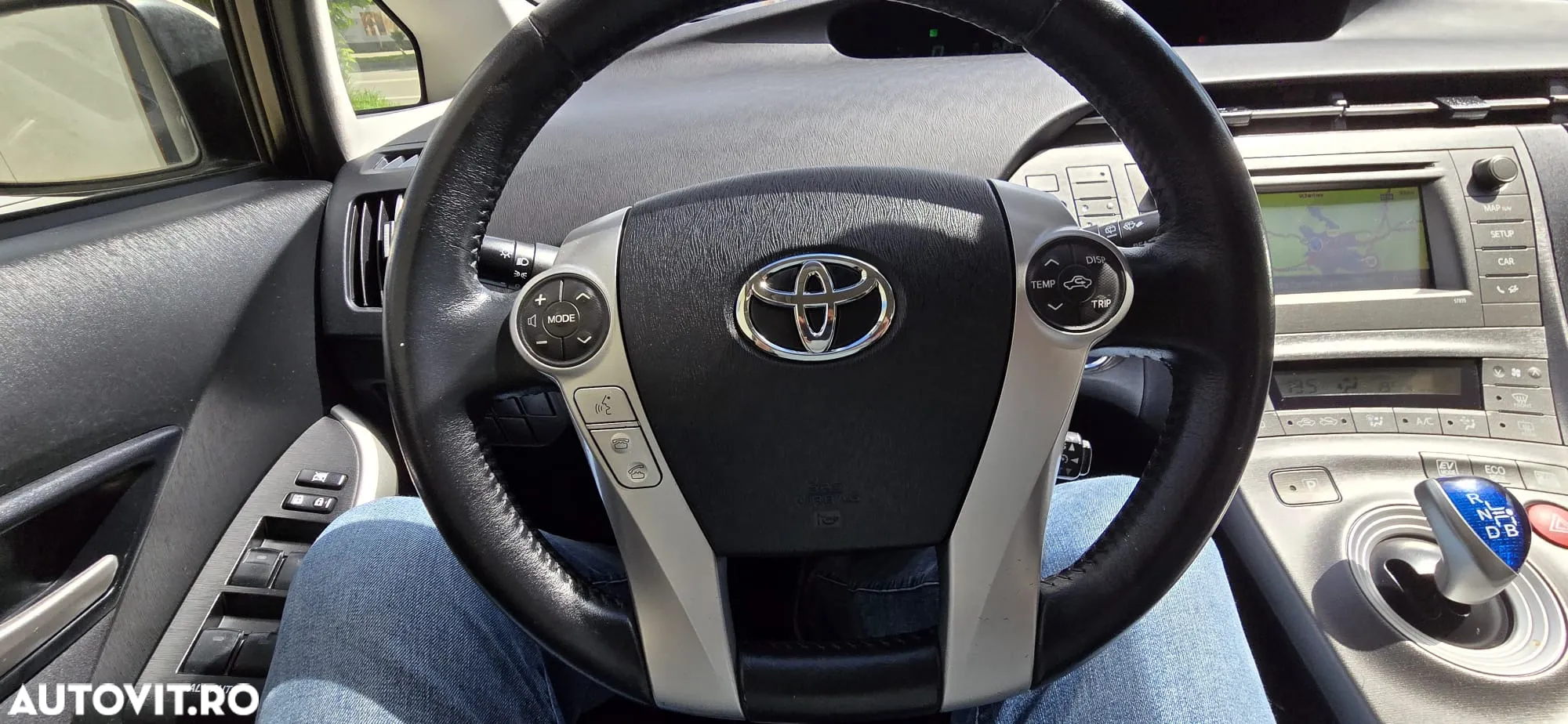 Toyota Prius (Hybrid) Executive - 11
