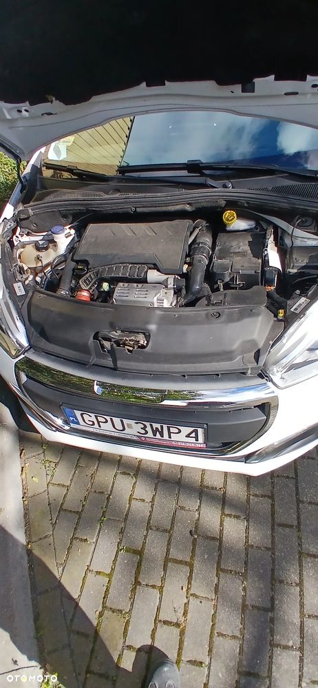 Peugeot 208 1.2 PureTech GPF Signature S&S EAT6 - 24
