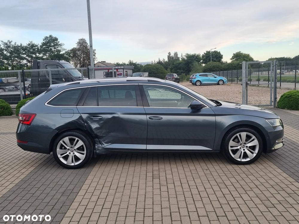 Skoda Superb Combi 2.0 TDI DSG Ambition - 8