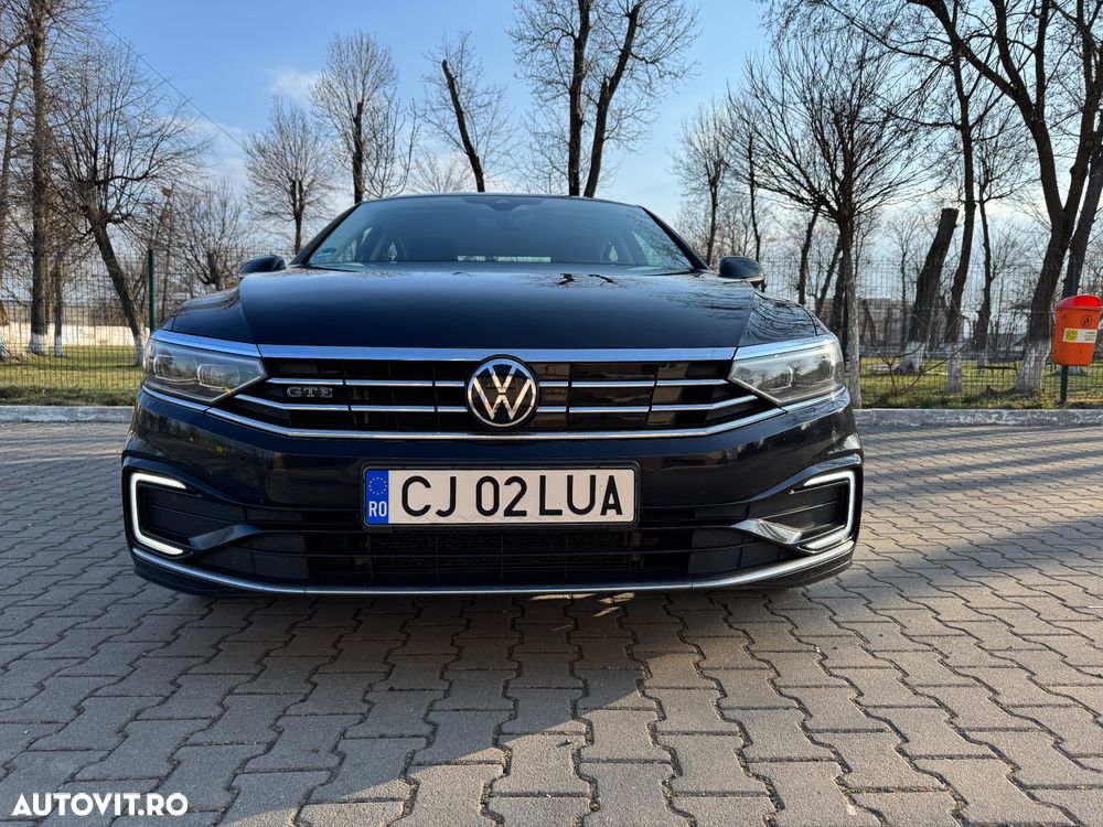 Volkswagen Passat - 1