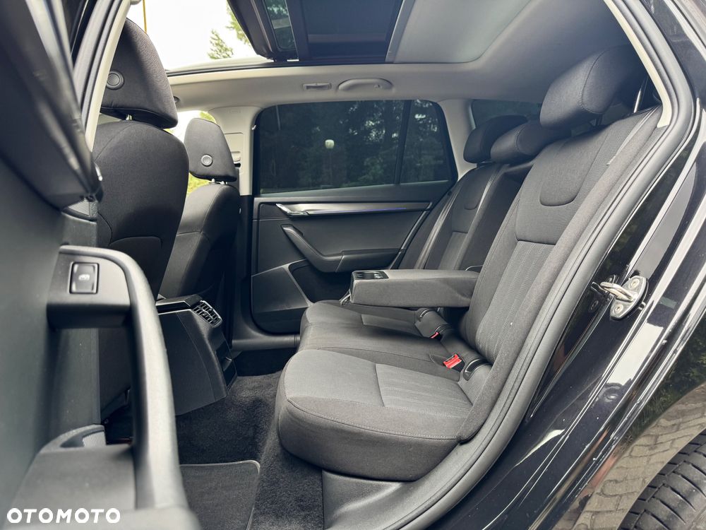 Skoda Octavia 1.6 TDI DSG Premium Edition - 31