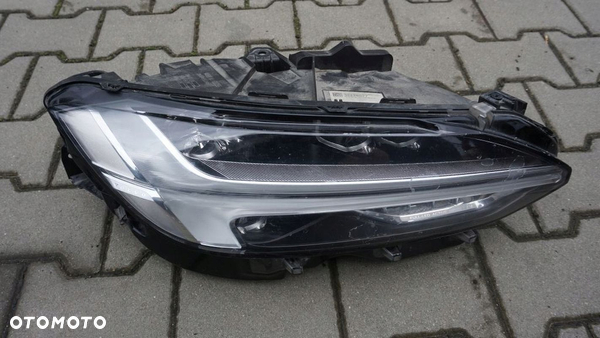 VOLVO S90 V90 CC - LAMPA PRAWA PRZÓD FULL LED