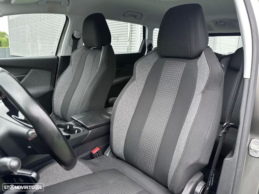 Peugeot 5008 1.2 PureTech Allure Pack - 26