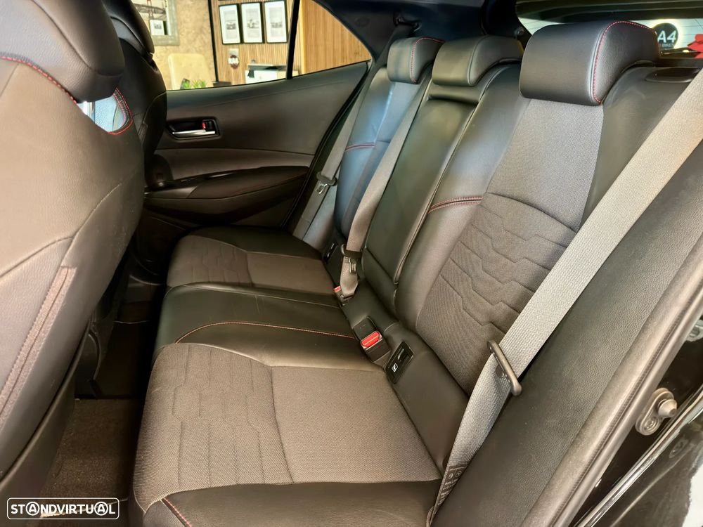 Toyota Corolla 1.8 Hybrid Exclusive - 28