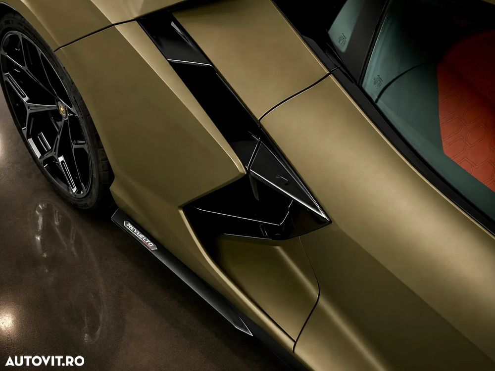 Lamborghini Revuelto - 7