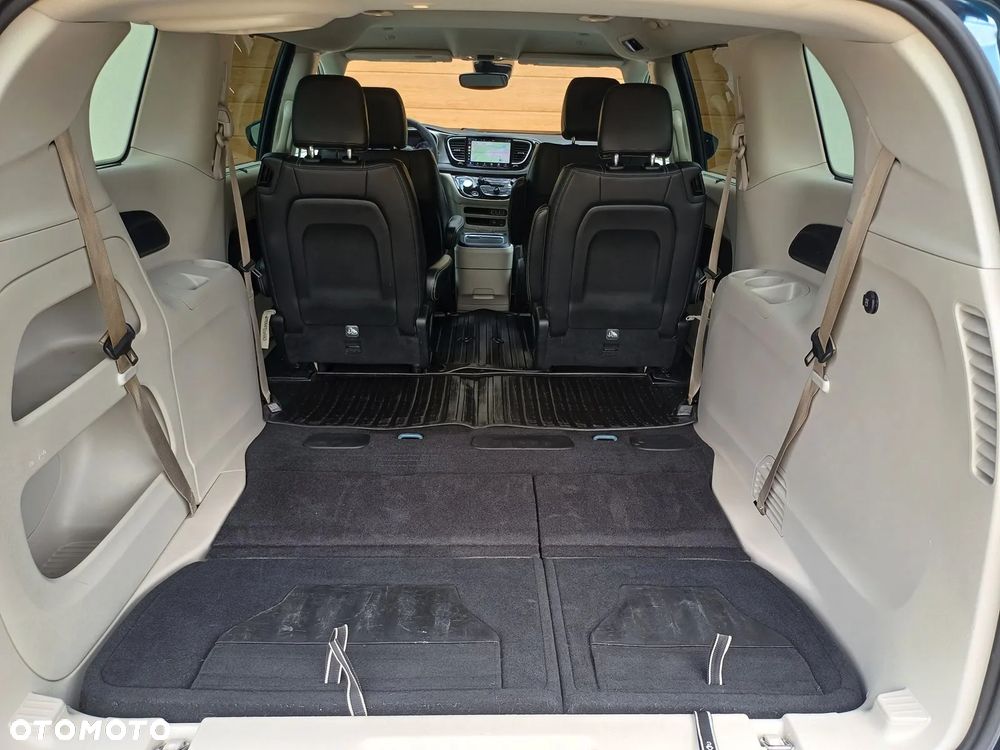 Chrysler Pacifica - 23