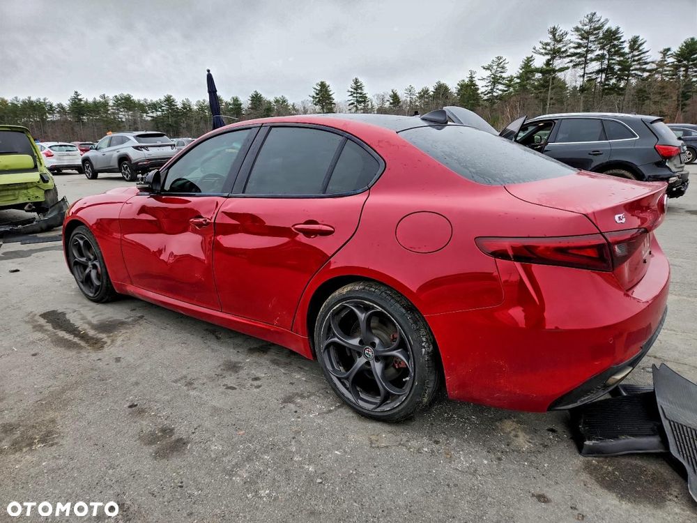 Alfa Romeo Giulia - 5
