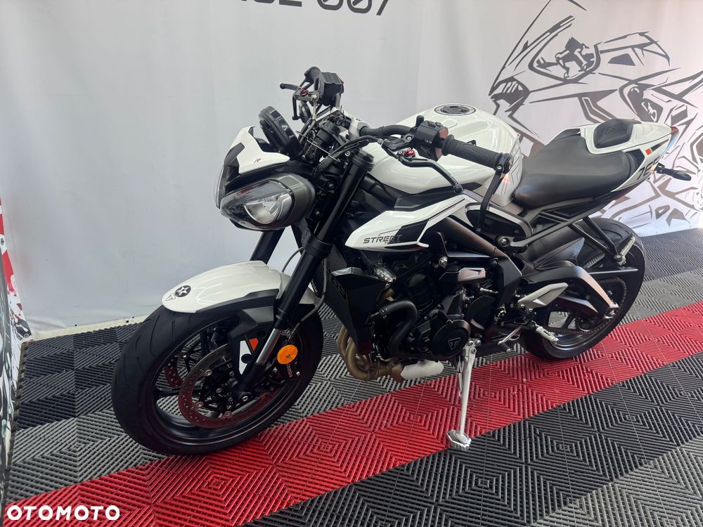 Triumph Street Triple - 8