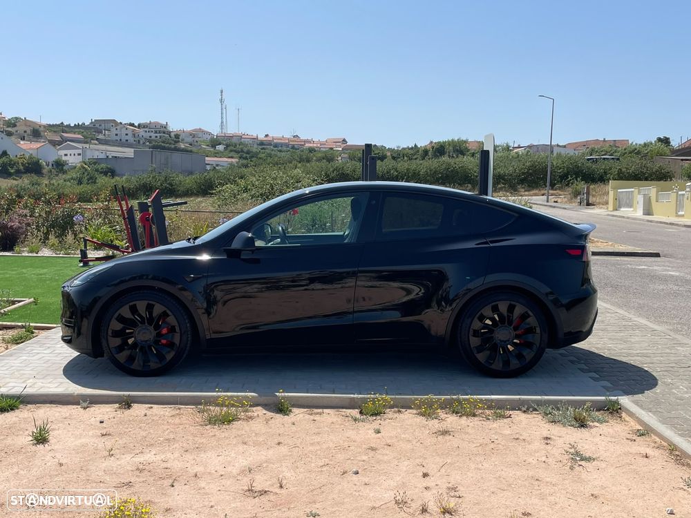 Tesla Model Y - 1