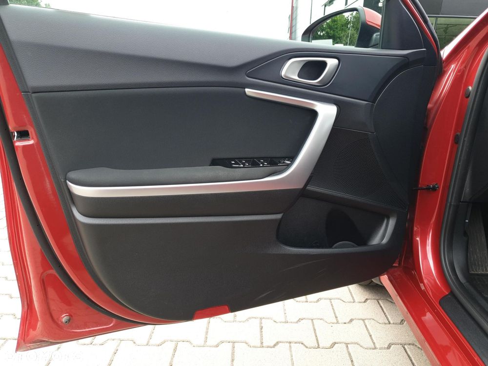 Kia Ceed - 11
