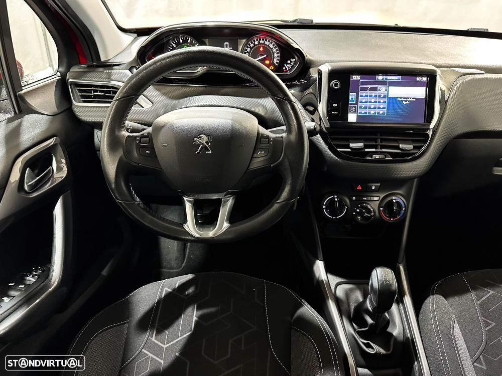 Peugeot 2008 1.2 PureTech Allure - 12