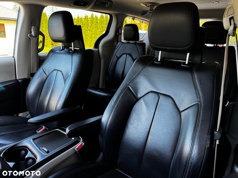 Chrysler Pacifica - 15