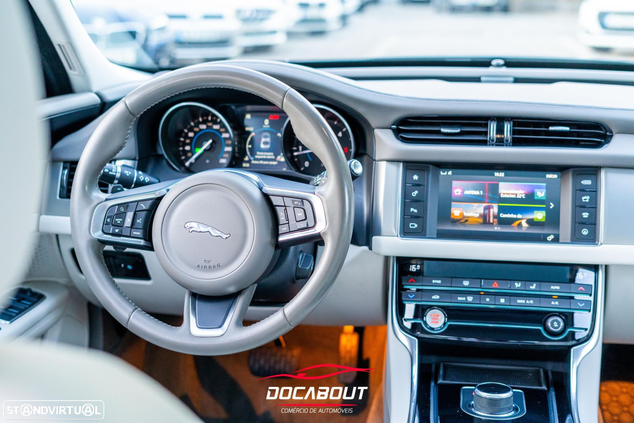 Jaguar XF - 14