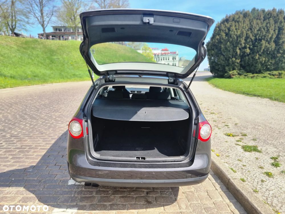 Volkswagen Passat - 8