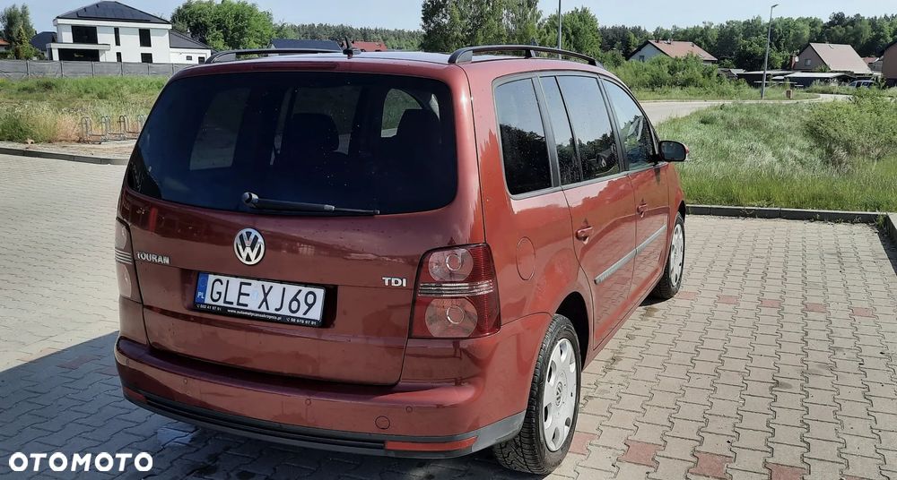 Volkswagen Touran 1.9 TDI DSG Conceptline - 5