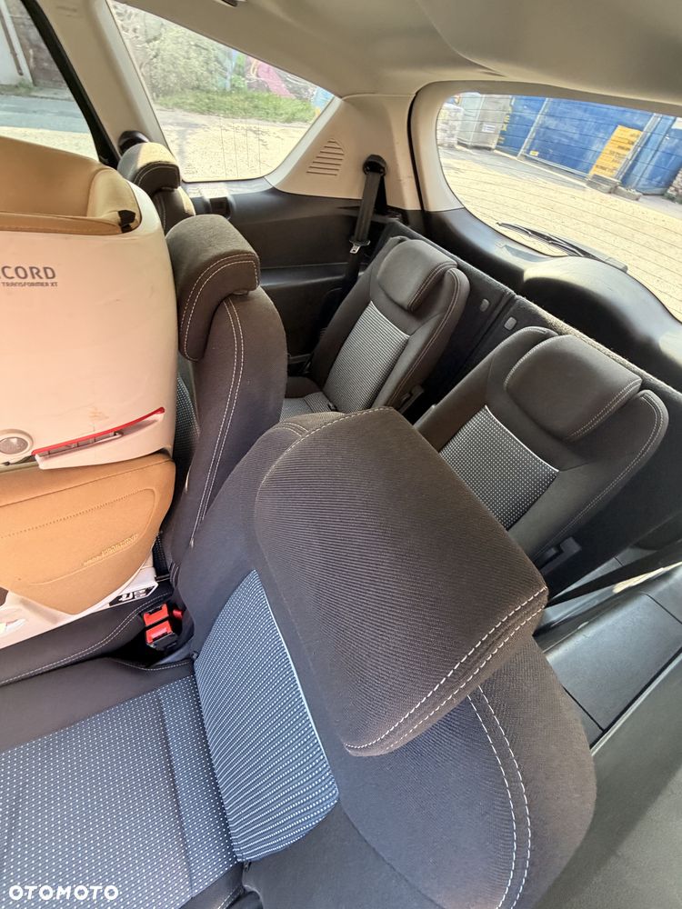 Ford S-Max - 12