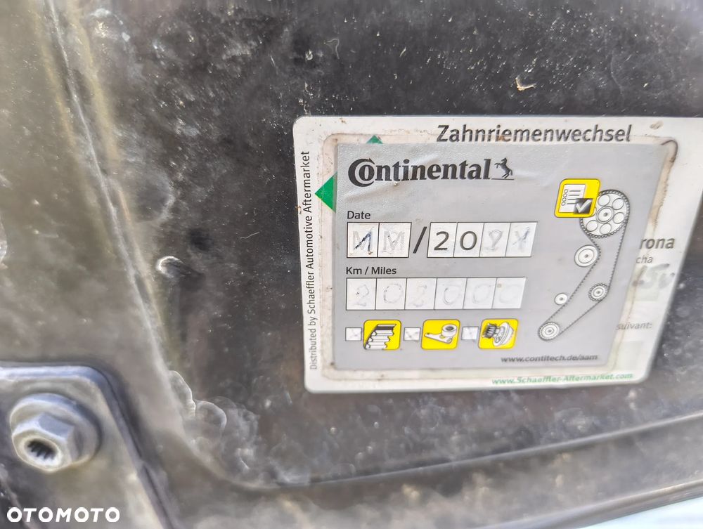 Volkswagen Passat 2.0 TDI DPF BlueMot Comfortline - 24