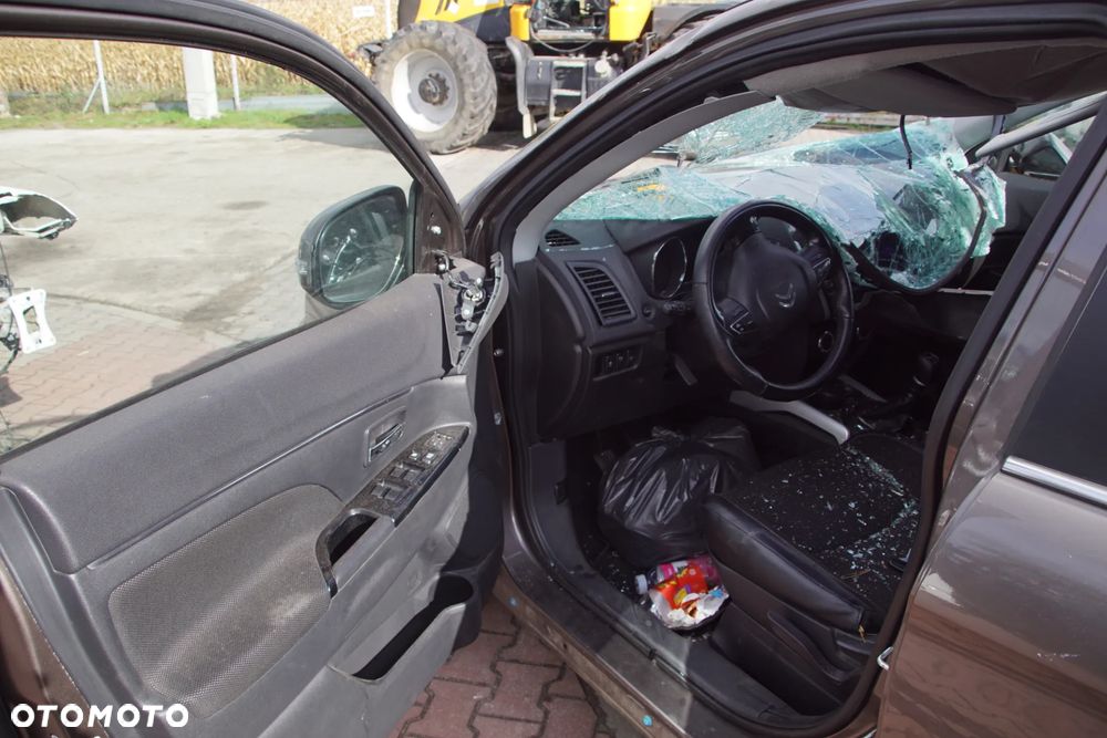 Auto na części - Citroen C4 Aircross 1.6 HDI 114 KM 9H05 F6MBC1ABZ KTZ 2015R Silnik Skrzynia Drzwi Błotnik Szyba Lusterko Klamka Lampa Deska Kokpit Sterownik Moduł Czujnik Licznik Kierownica Panel - 9