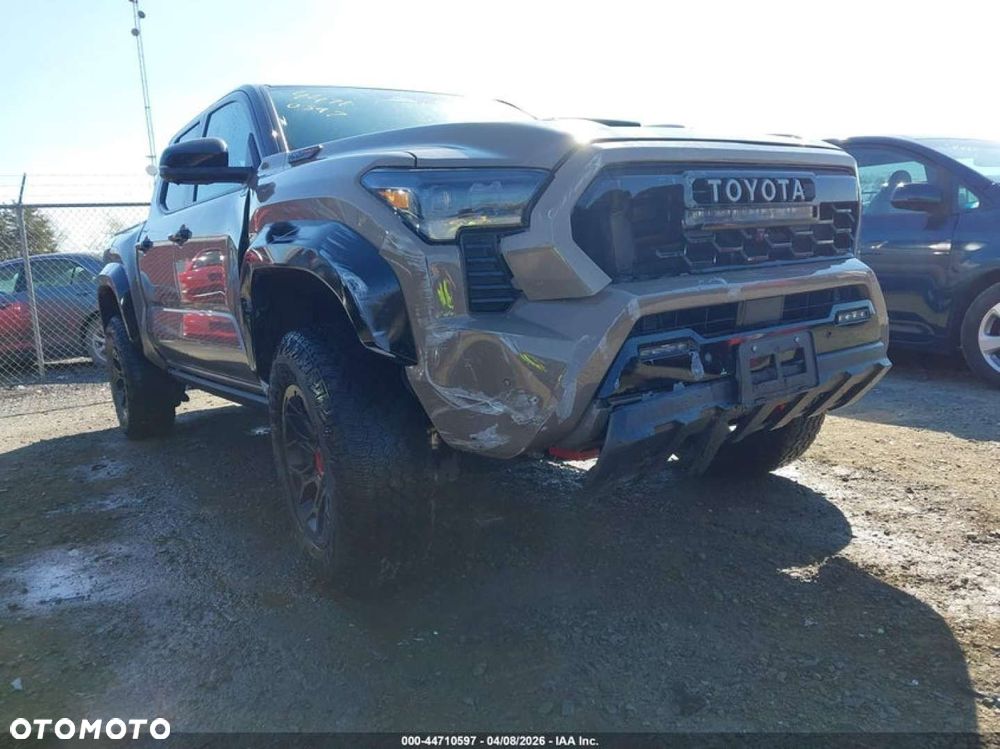 Toyota Tacoma - 3