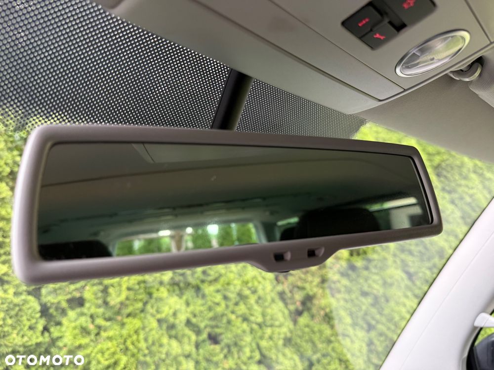 Volkswagen Multivan - 34