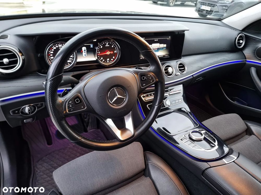 Mercedes-Benz Klasa E 220 d 9G-TRONIC Avantgarde - 24