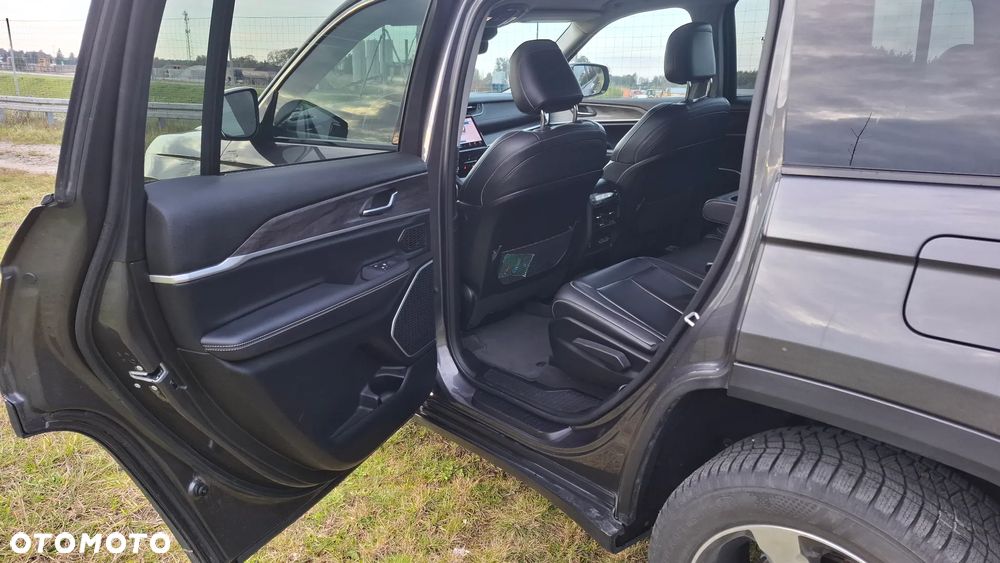 Jeep Grand Cherokee - 16