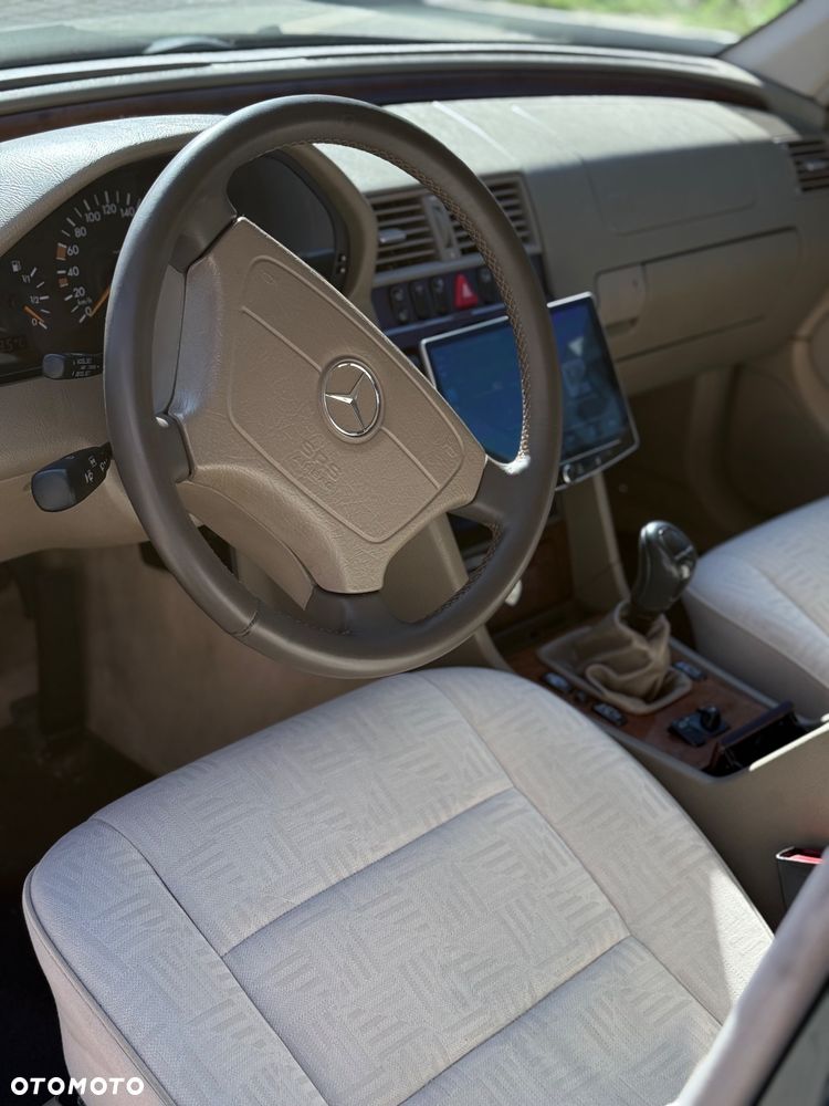 Mercedes-Benz Klasa C 230 Elegance - 10