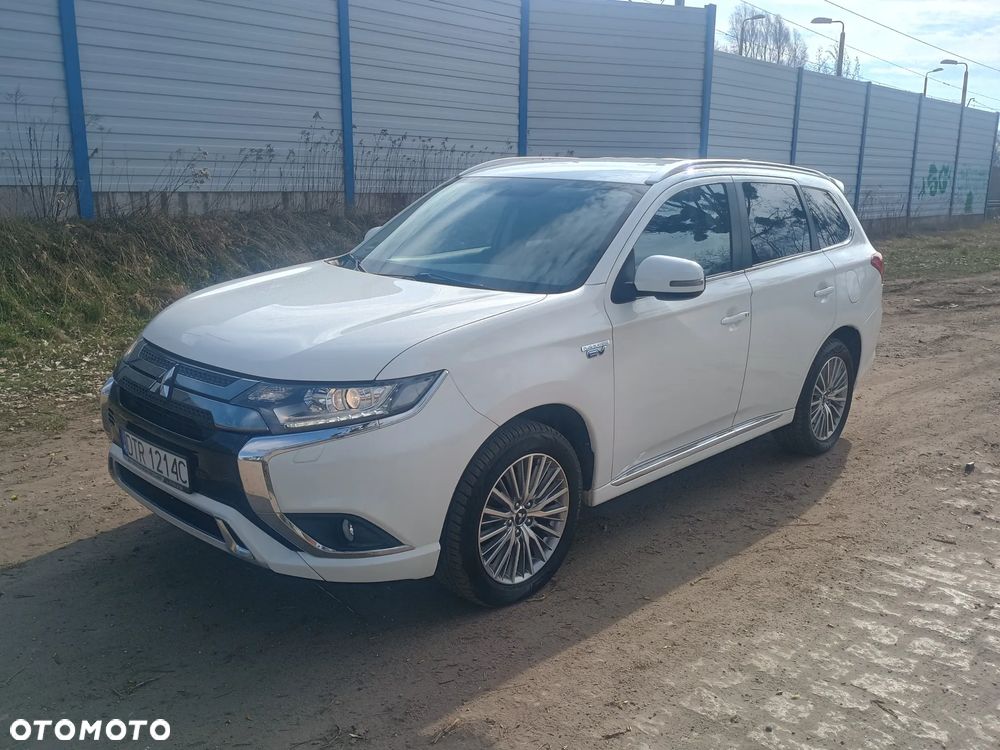 Mitsubishi Outlander - 2