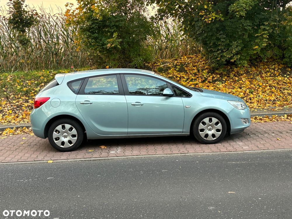 Opel Astra 1.6 Design Edition - 2