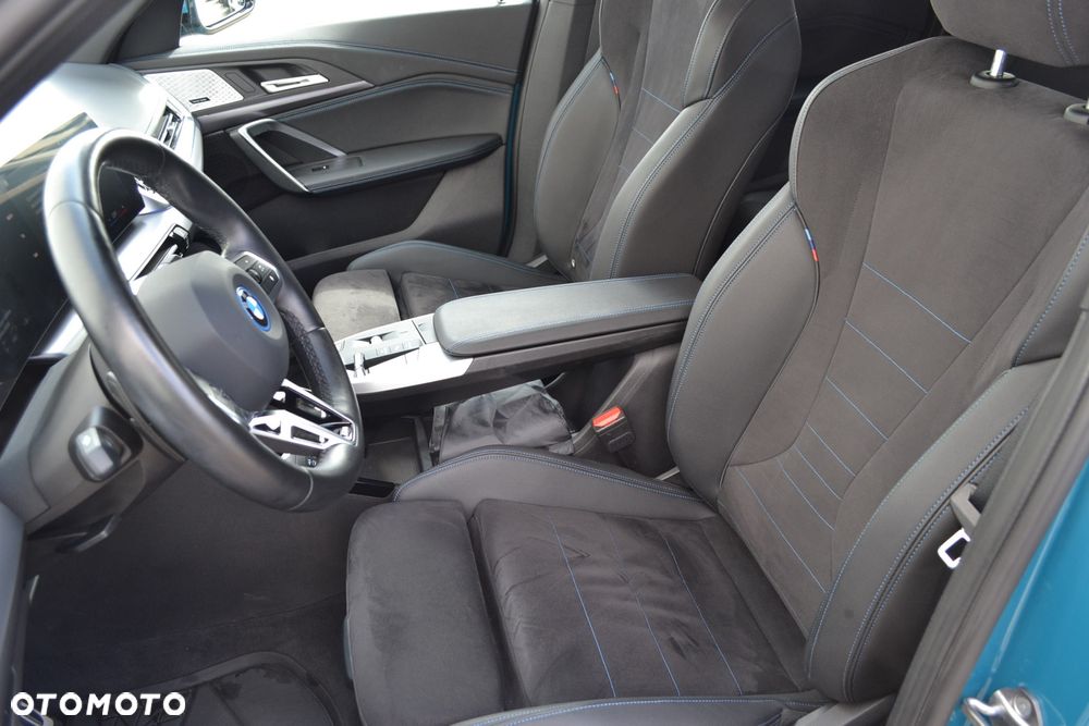 BMW iX1 xDrive30 66.5kWh M Sport - 9