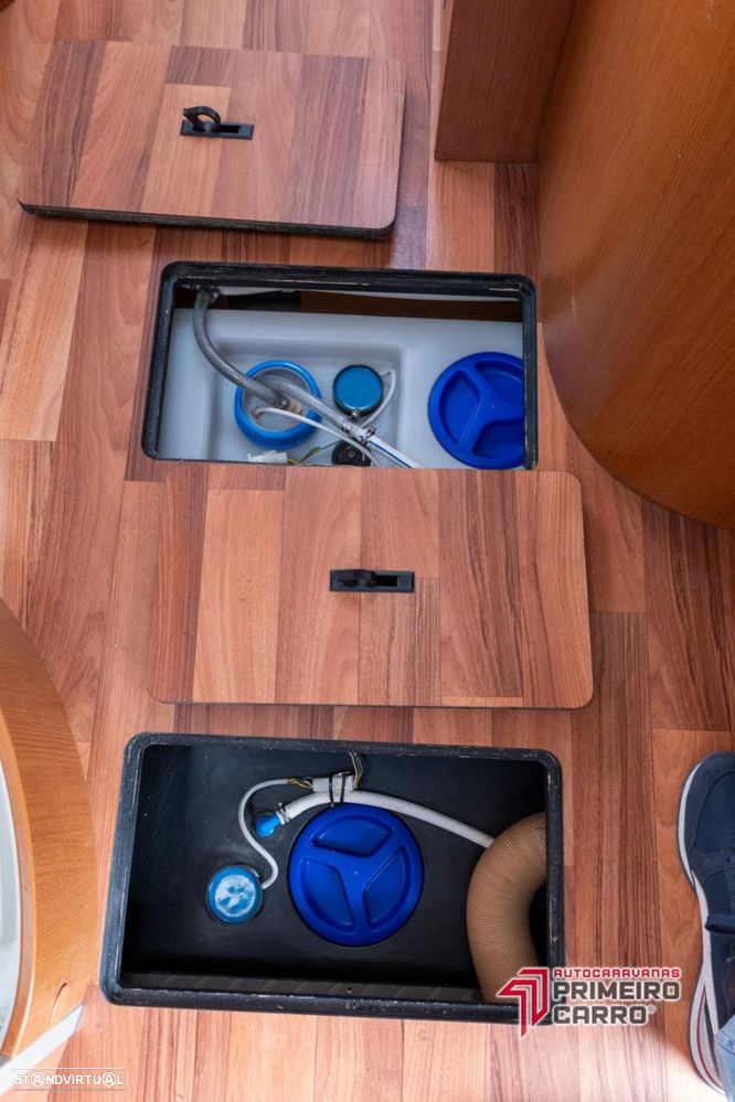 Hymer Classe B sala grande - 14