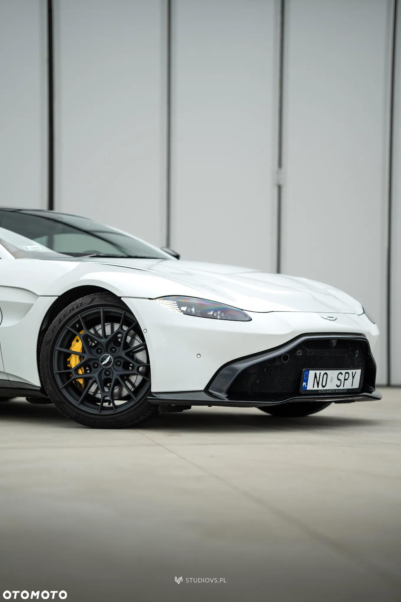 Aston Martin Vantage - 5