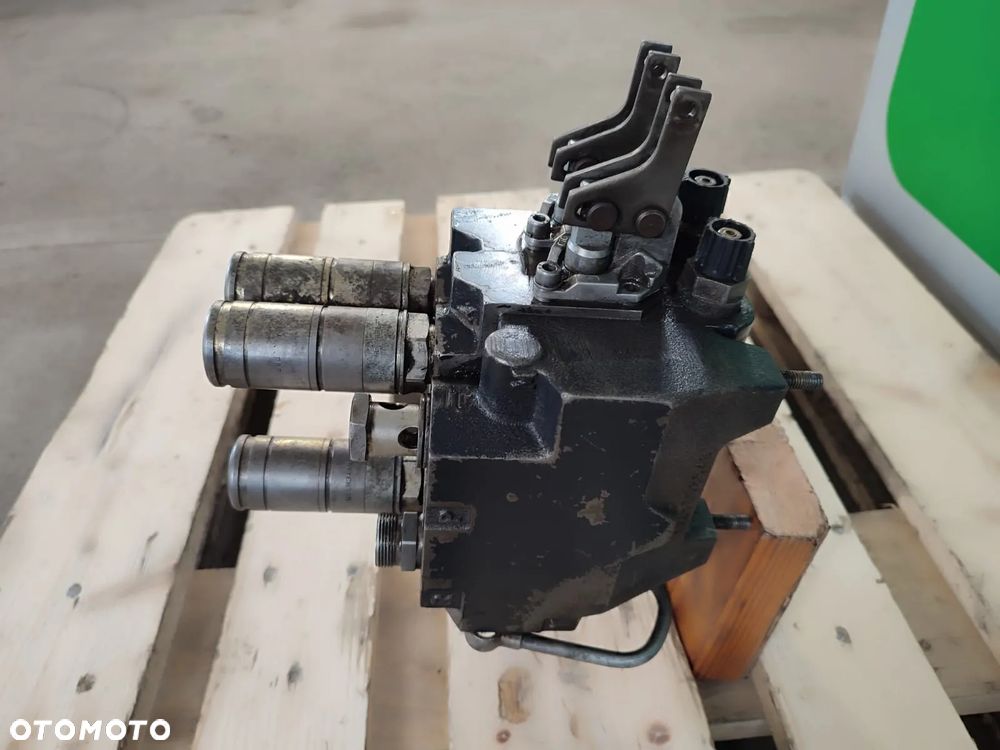 Rozdzielacz hydrauliczny gniazda DEUTZ FAHR AGROTRON 6.20 - 5